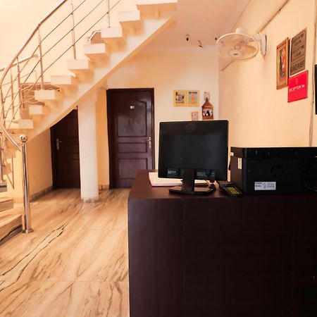 Hotel Green Villa - Near Anand Vihar Station ニューデリー エクステリア 写真