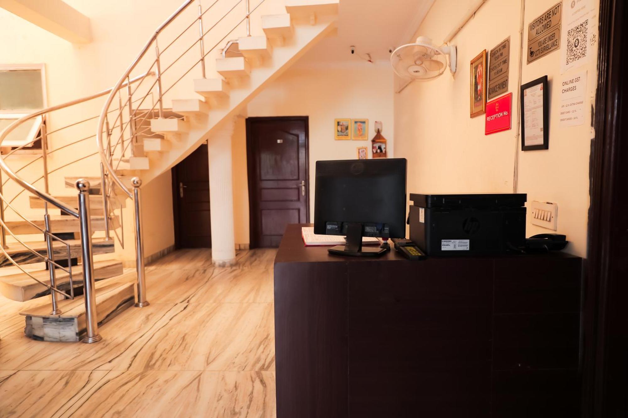 Hotel Green Villa - Near Anand Vihar Station ニューデリー エクステリア 写真